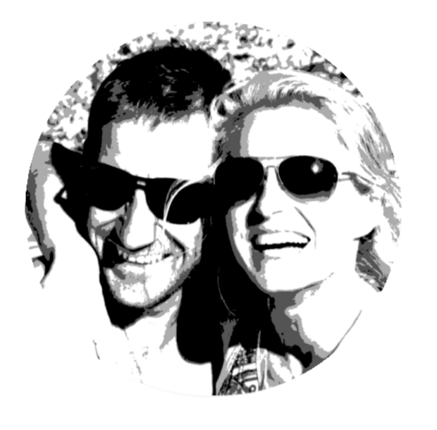 Schwarzweiß-Bild vom Autorenpaar Andrea Markand und Mark Markand