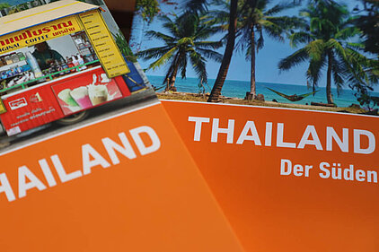 Foto der beiden Thailandbände der Reihe Stefan Loose Travelhandbücher Thailand Gesamt und Thailand der Süden Auflage 2024 